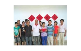 为公司内贫困家庭捐赠